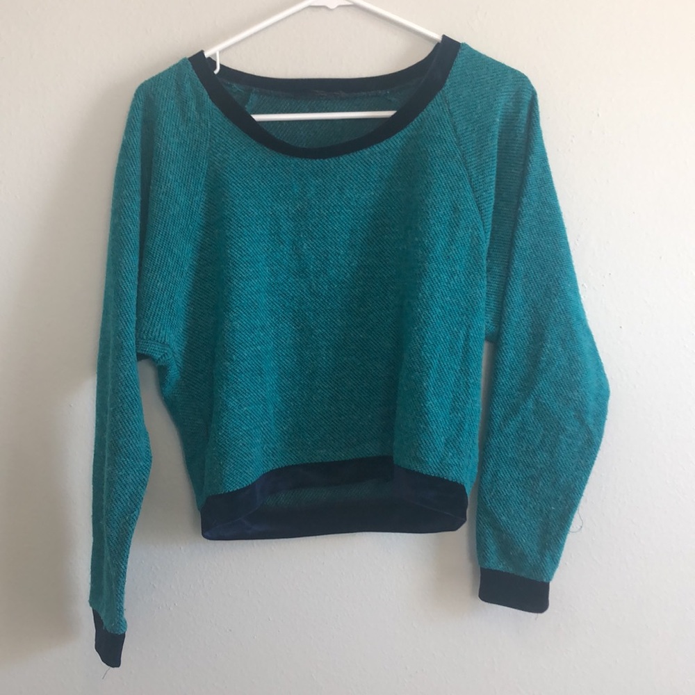 Two tone boxy drop sleeve pullover with deep blue velvet trim.